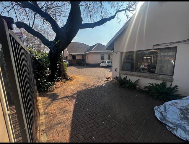3 BEDROOM HOUSE FOR SALE IN VANDERBIJLPARK SW 5
